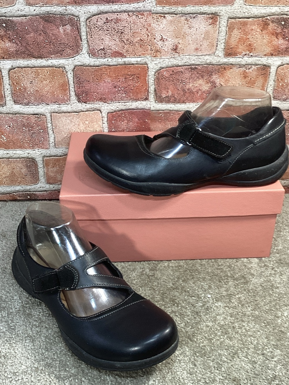 Clarks Roseville Mary Jane’s womens size 8.5